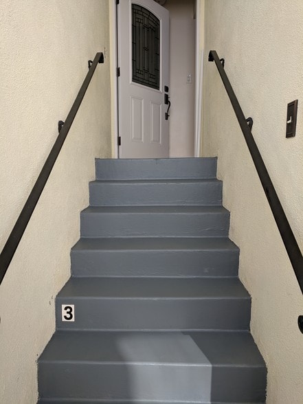 Private entry - 141 Corona Ave