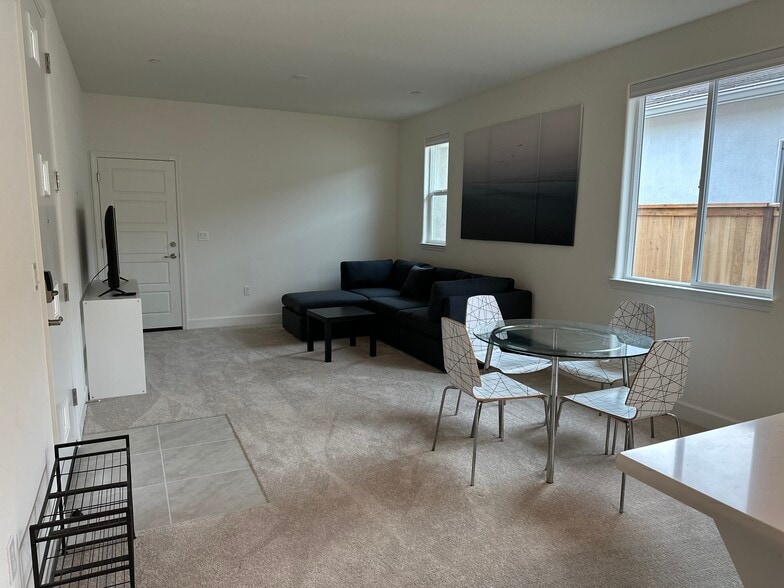 Building Photo - 5683 Drifton Way