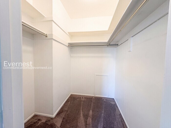 Building Photo - 10202 Prince Pl