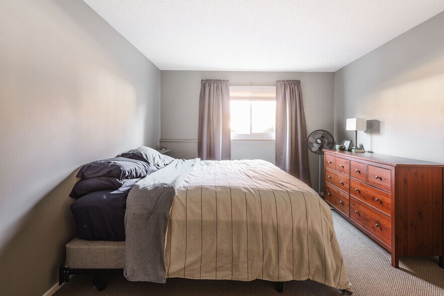 Building Photo - 14431 Fairway Dr