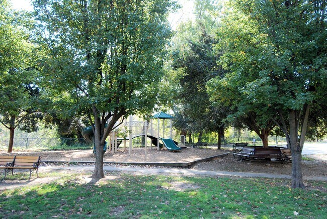 Building Photo - 2500 Q St NW