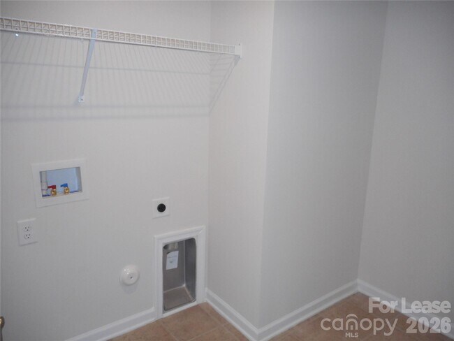 Building Photo - 322 Willow Wood Ct