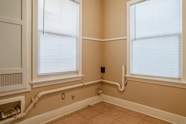 Building Photo - 6113 Ave Q 1/2