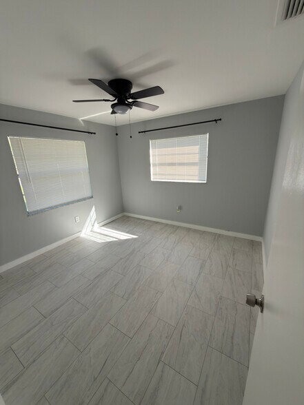 Building Photo - 2810 SW 16th Pl