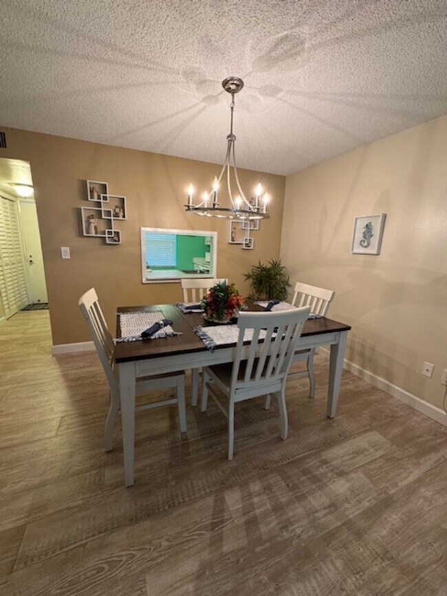 Building Photo - Furnished 2/2 Seasonal in Seven Lakes