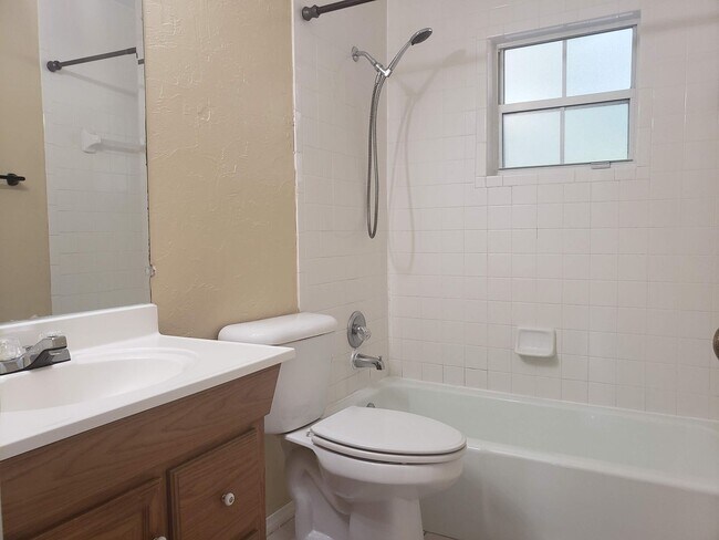 Building Photo - 3/2 Rental In NE Ocala