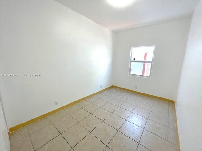 Building Photo - 456 S 20th Ave