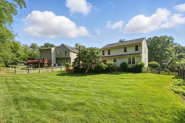 Building Photo - 14720 Peachwood Dr