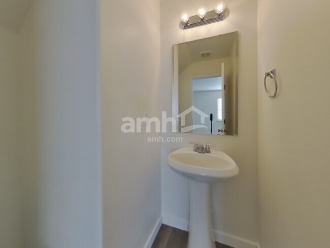 Building Photo - 495 E Whitbeck St