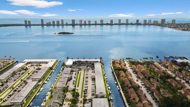 Building Photo - 120 Lehane Terrace