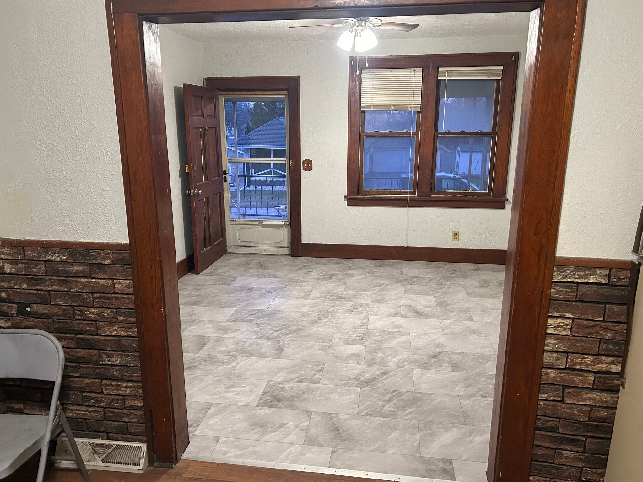 Building Photo - 2119 N Underhill St