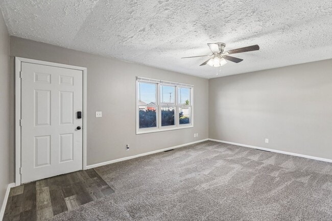 Building Photo - 7013 La Vista Dr
