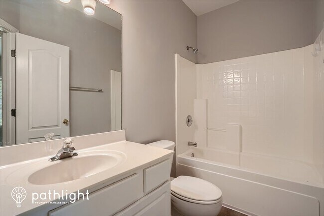 Building Photo - 435 Beckenham Walk Dr