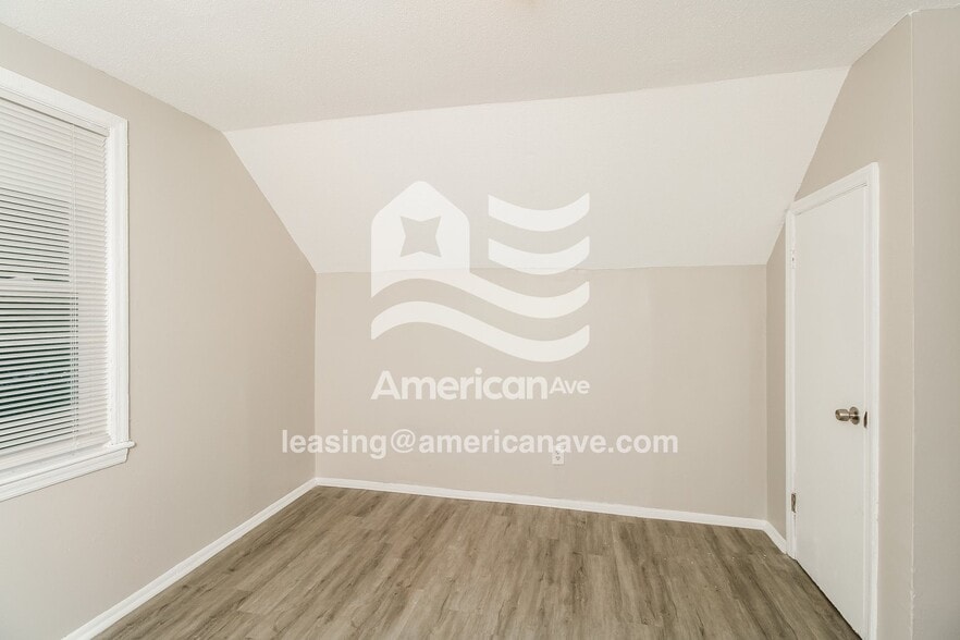 Building Photo - 212 Woodcrest Dr
