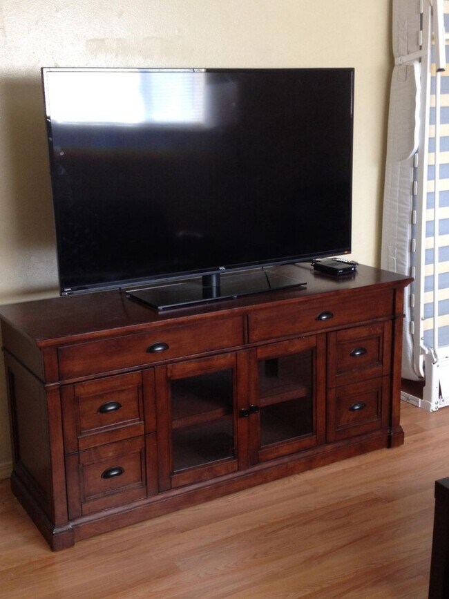 Building Photo - Farrar House