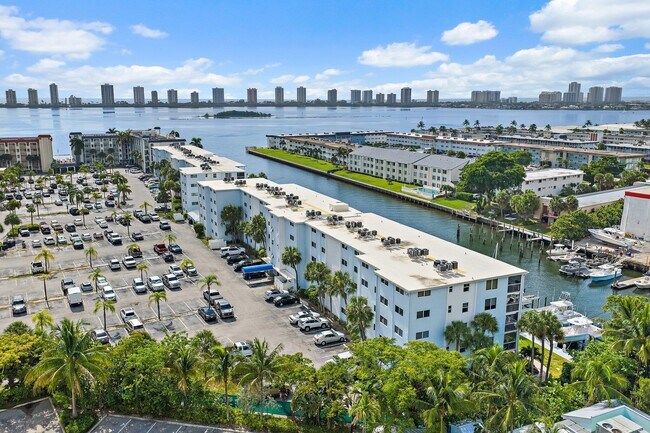 Building Photo - 108 Paradise Harbour Blvd