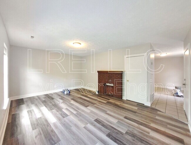 Building Photo - 310 S 28th St
