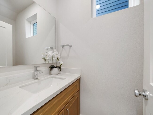 Building Photo - 859 Rachel St