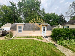 Building Photo - 2 Bed 1 Bath Single Family Home