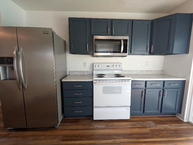 Building Photo - 10726 Shaenview