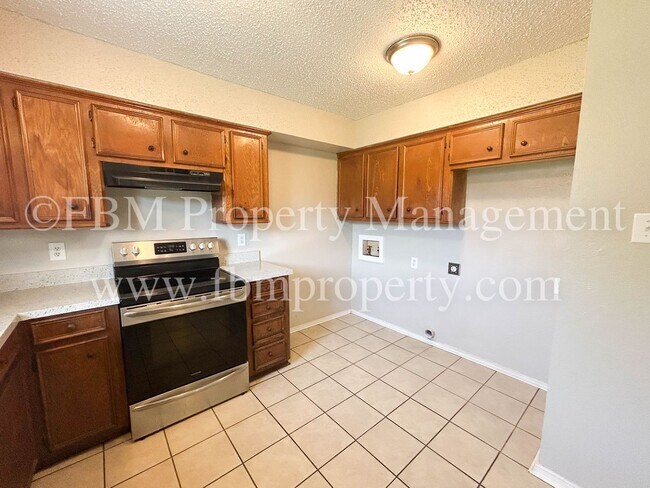 Building Photo - 1401 Old Bardwell Rd