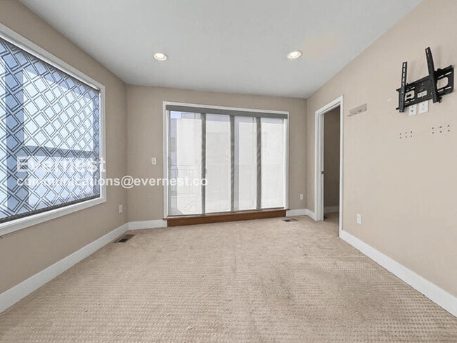 Building Photo - 1225 Perry St