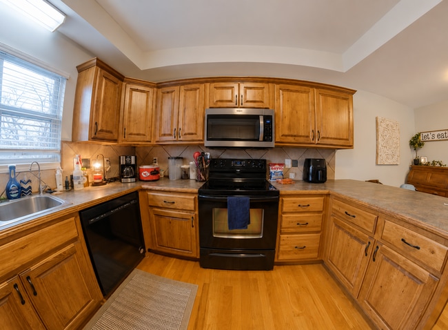 Building Photo - 3D Tour Available-HUGE Bedrooms + 2-Car Garage + Pet Friendly + Washer and Dryer Included! Availa...