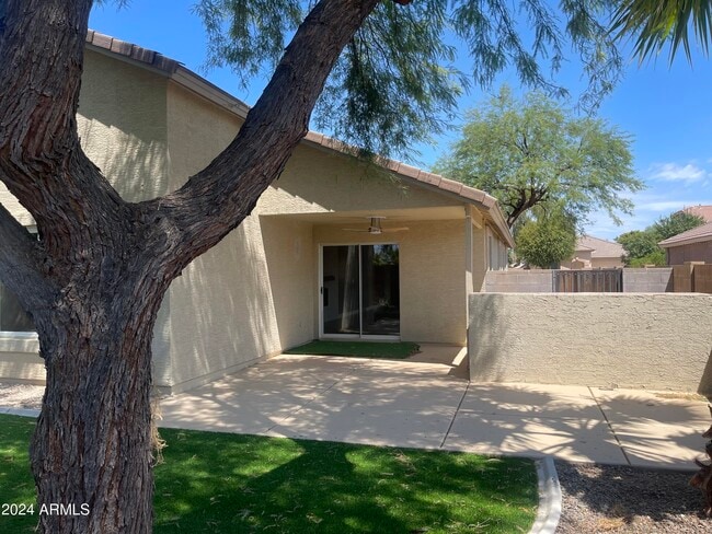 Building Photo - 15433 W Mercer Ln