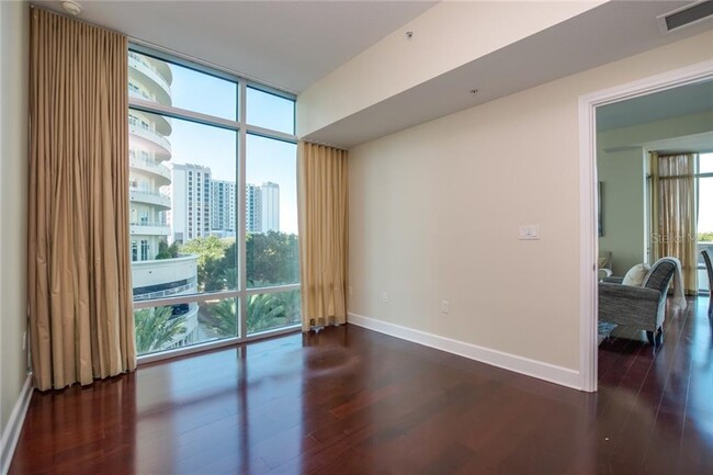 Building Photo - 101 S Eola Dr