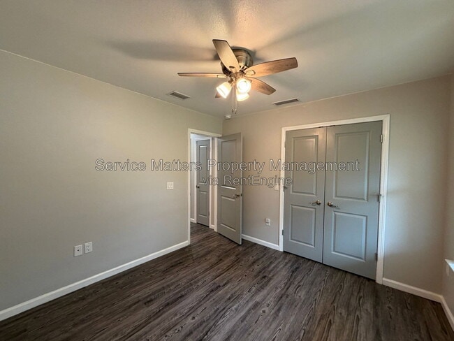 Building Photo - 5553 Riviera Dr