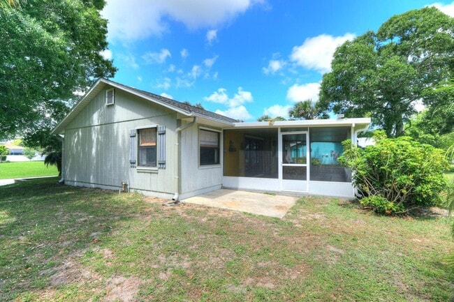Building Photo - 1690 Seahouse St