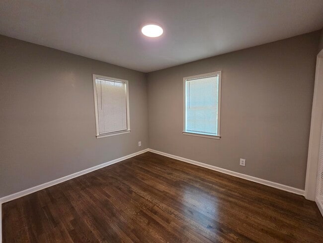 Building Photo - 4723 Wooddale Ave