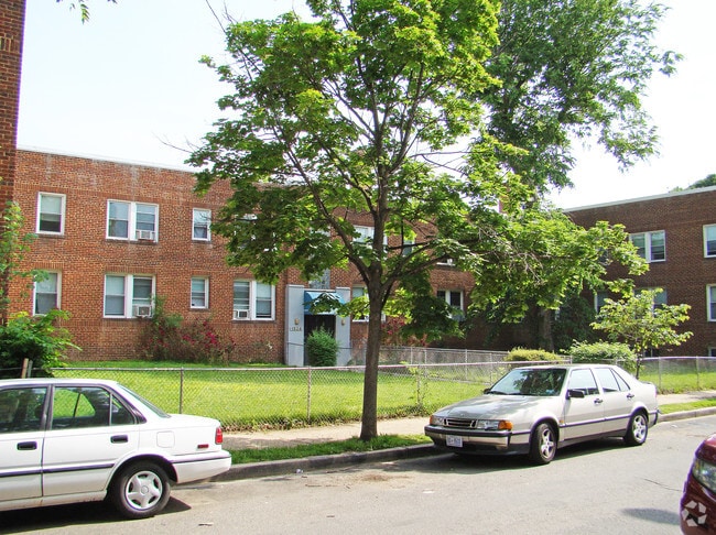 Primary Photo - 1524 F St NE