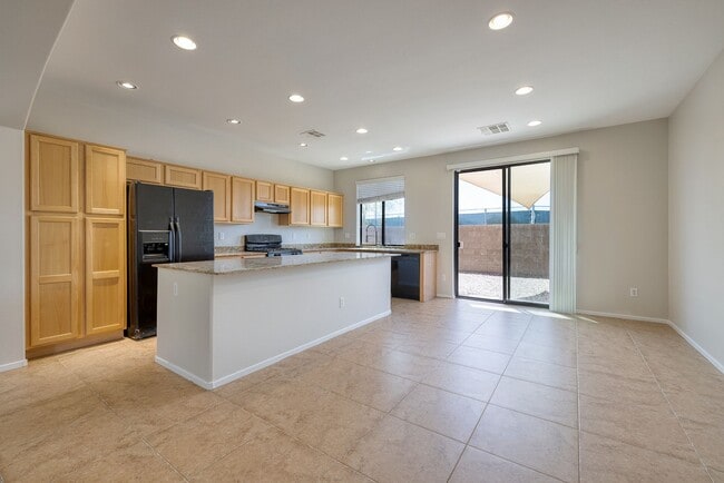 Building Photo - GATED NW HOME - 4 BEDROOMS W/ 1 BED AND BA...