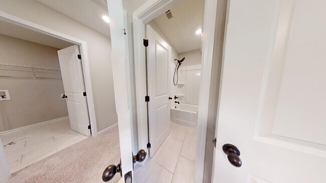 Building Photo - Large Home in The Preserve