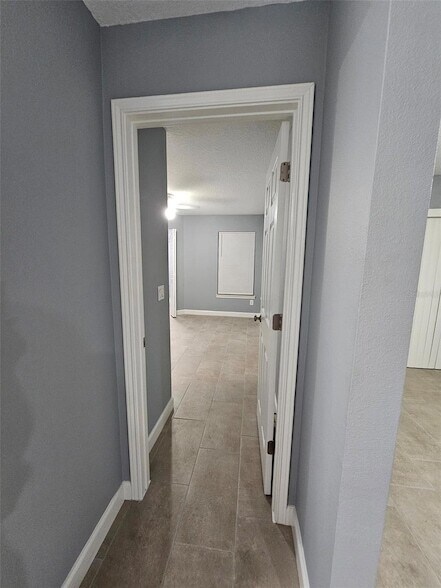 Building Photo - 2533 Grassy Point Dr