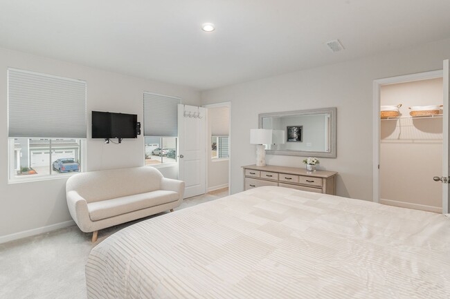 Building Photo - Fully Furnished 3 Bed 2.5 Bath, New Build,...