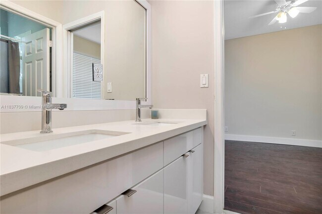 Building Photo - 2527 Eagle Run Dr