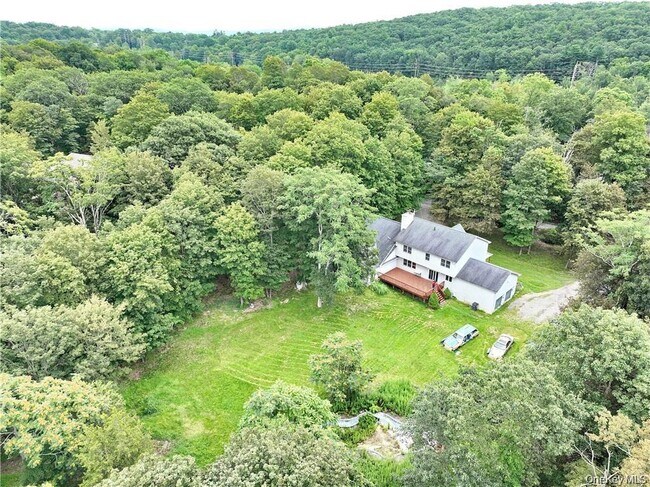 Building Photo - 80 Old Quaker Hill Rd