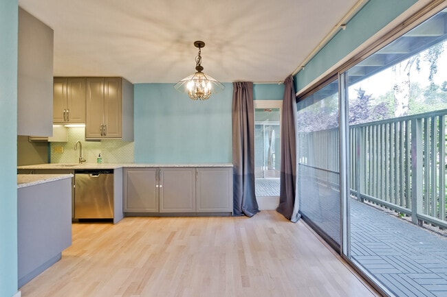 Building Photo - 280 Easy St