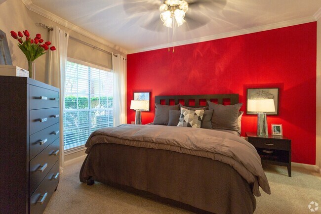 Building Photo - Open, Light, Inviting