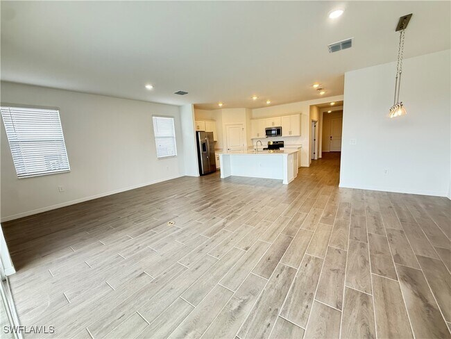 Building Photo - 2357 Avocado Ln