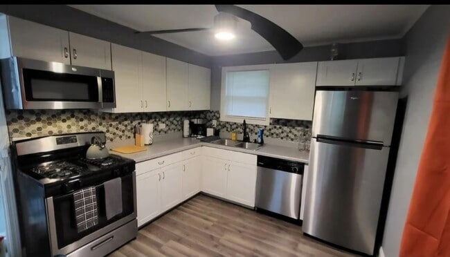 Building Photo - 318 Minocqua St