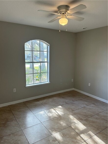 Building Photo - 486 Biscayne Ln