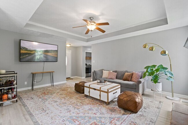 Building Photo - Beautiful Clarksville Home - Great Location!