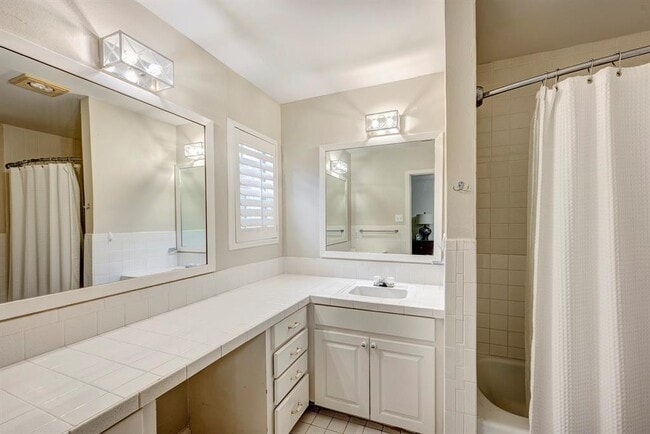 Building Photo - 6015 Valley Forge Dr