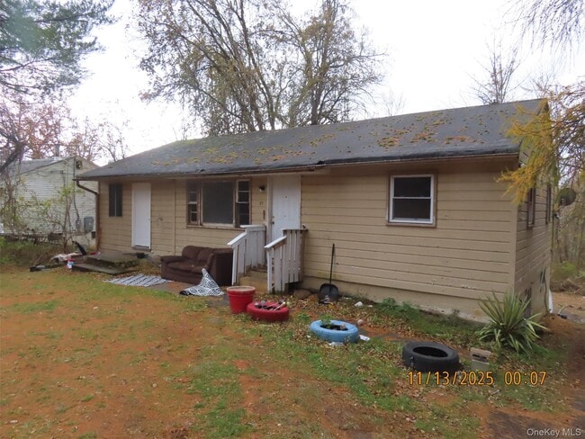 Primary Photo - 27 Sunny Ln