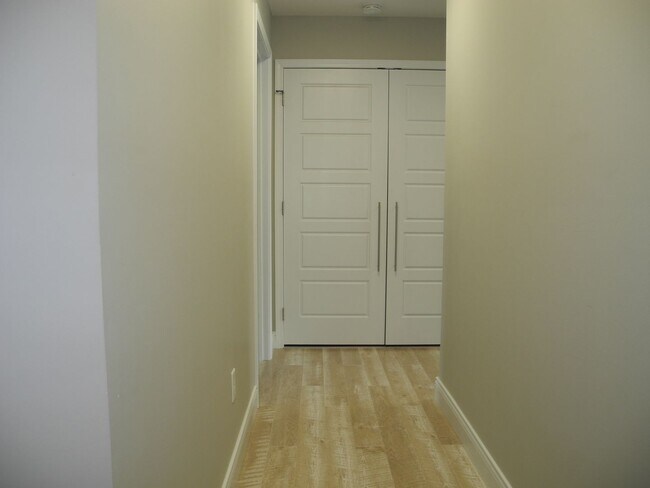 Building Photo - Extraordinary Townhome in Carbondale's South West