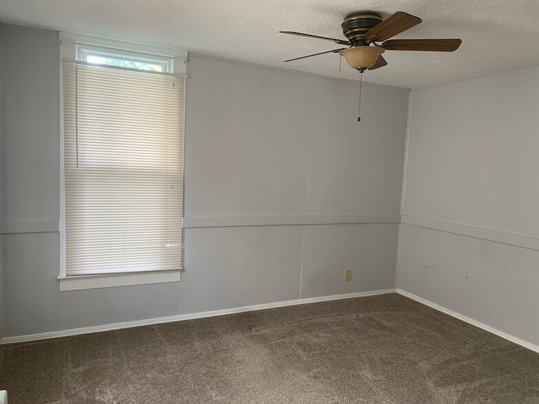 Building Photo - 206 Lafayette Rd