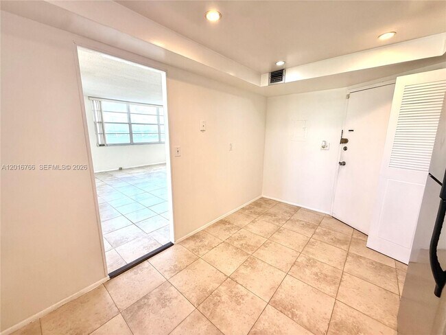 Building Photo - 1351 NE Miami Gardens Dr